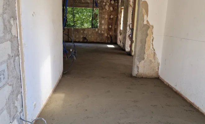 Installation d'une chape traditionnelle dans une maison à Marseille, Antibes, ACH Carrelage 06